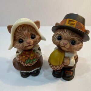 Vintage Hallmark Thanksgiving Pilgrim Squirrels, Chipmunks Salt and Pepper Set